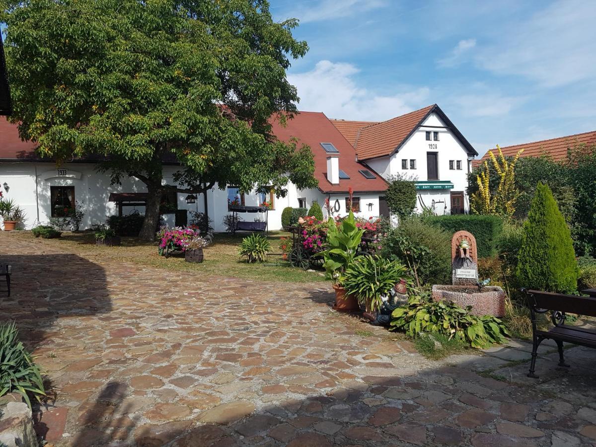 Hostinec Selsky Dvur Zbiroh Extérieur photo