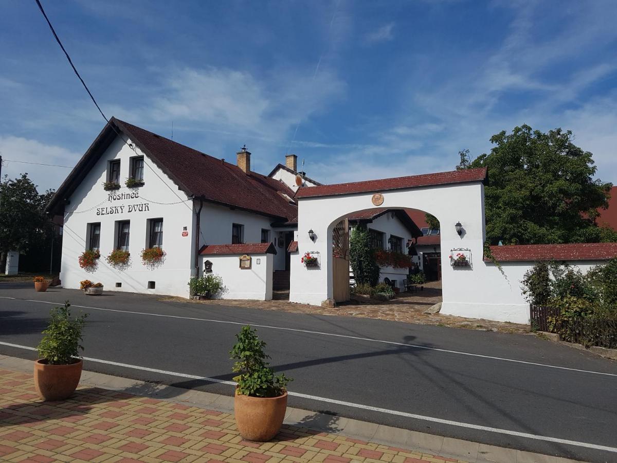 Hostinec Selsky Dvur Zbiroh Extérieur photo