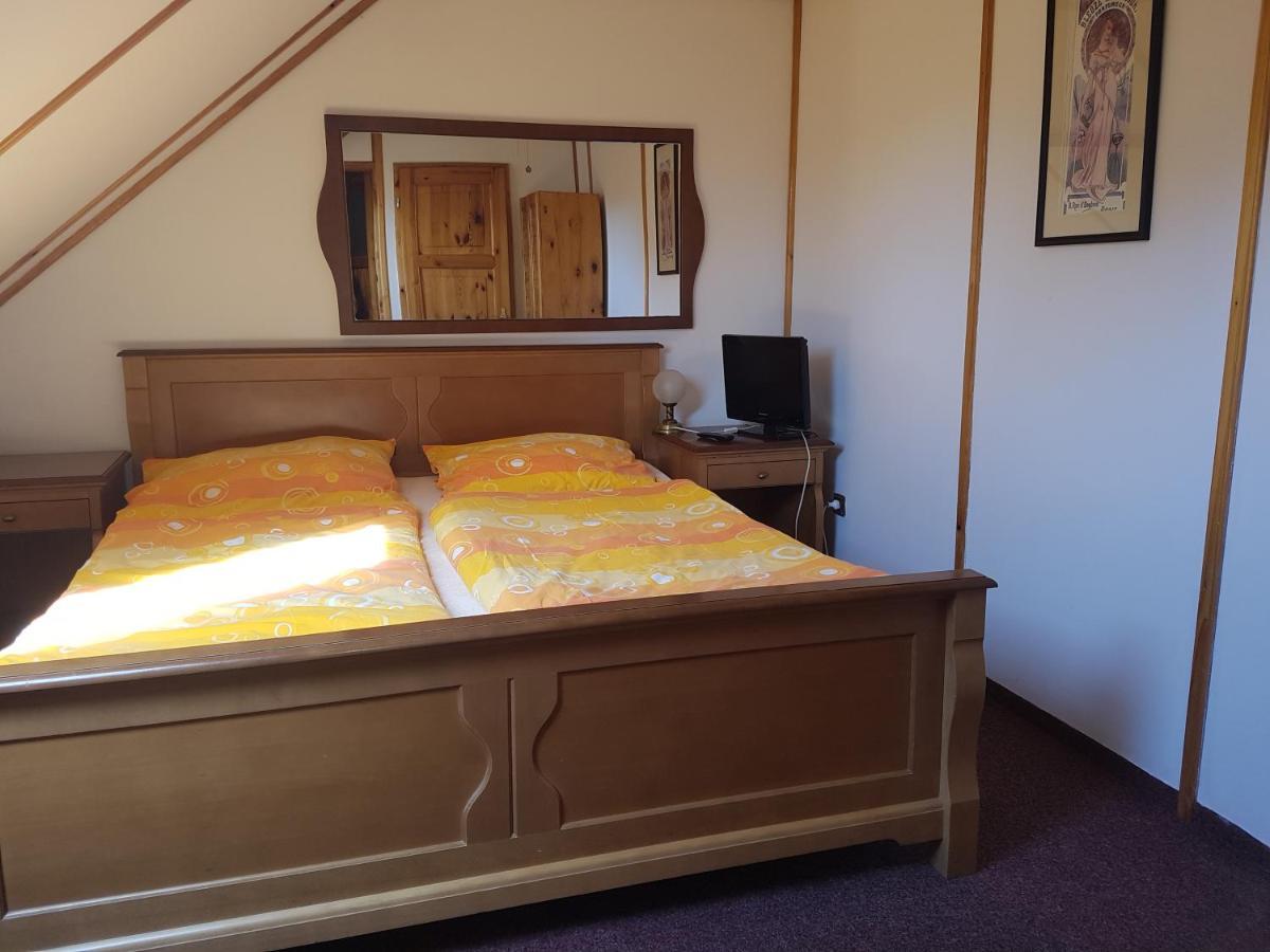 Hostinec Selsky Dvur Zbiroh Extérieur photo