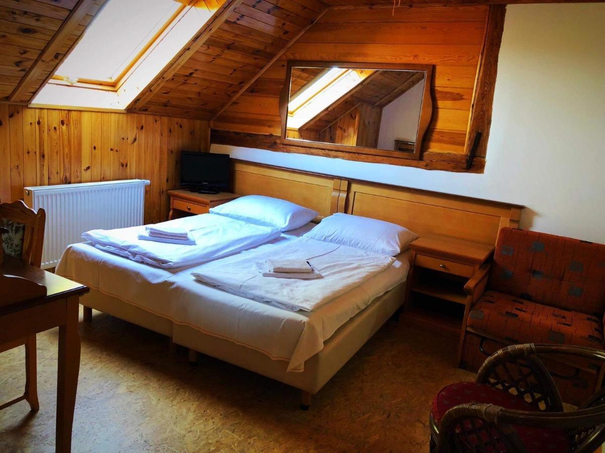 Hostinec Selsky Dvur Zbiroh Extérieur photo